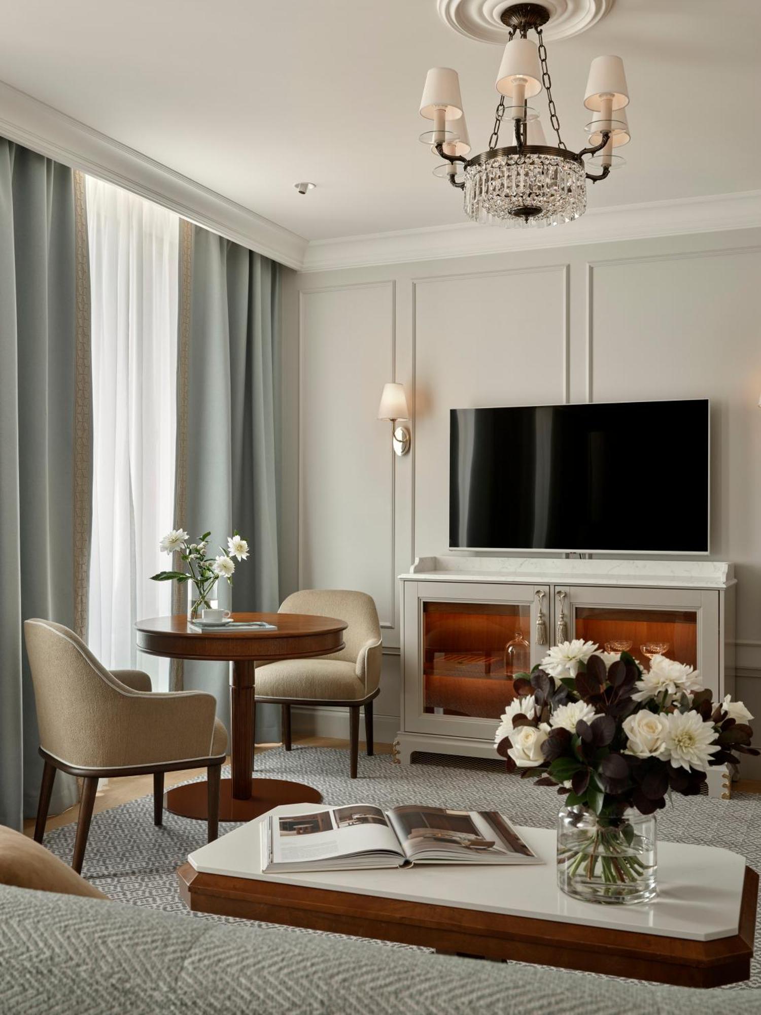 Executive king spa lounge access
